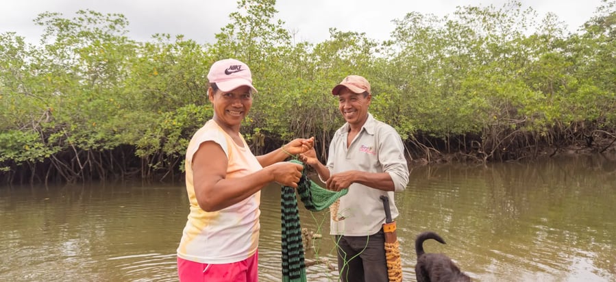 The chocolate dream gallery, two cocoa producers in their boat